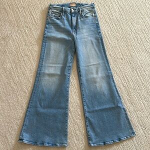 Mother Denim - The Roller wide leg flare in California Cruiser wash. Size 27